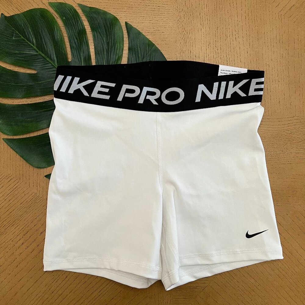 NWT Women's Nike Dri-Fit 5" Shorts - White - Medium